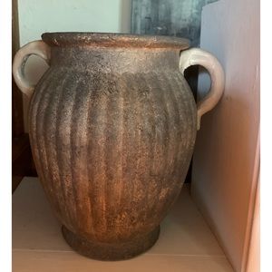 “Round The Vases” decorative vase/container for your home